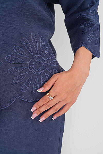 Renk: İndigo | Nakış Detaylı Keten Gömlek