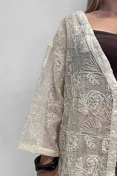 Renk: Ekru | Nakış Detaylı Kimono