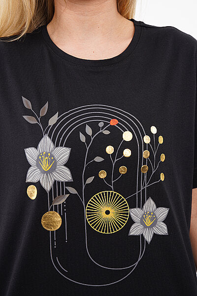 Renk: Siyah | Line Art Dal Detaylı Çiçek Baskılı Tshirt
