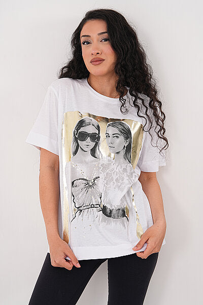 Renk: Beyaz | İki Kadın Figür Baskılı Tshirt