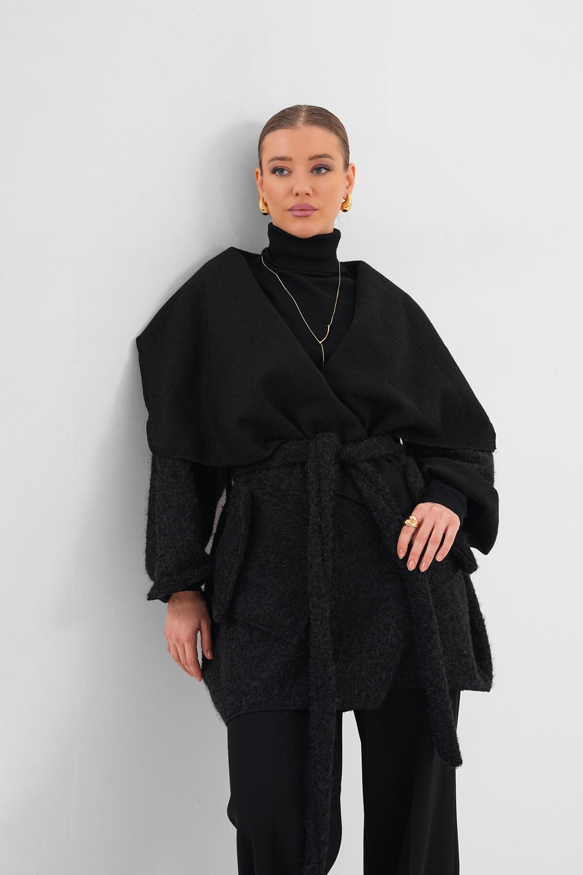Renk: Siyah | Geniş Yaka Kuşaklı Kaşe Hırka