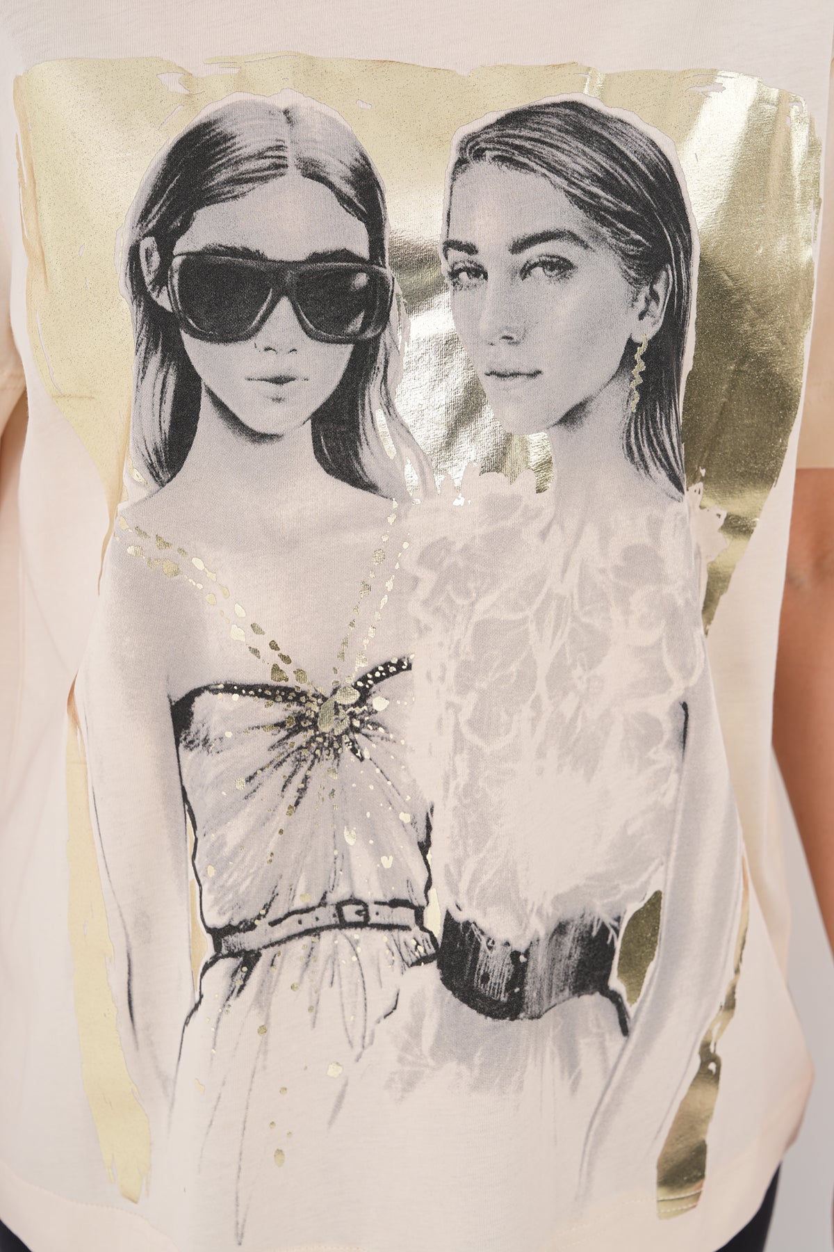 Renk: Bej | İki Kadın Figür Baskılı Tshirt