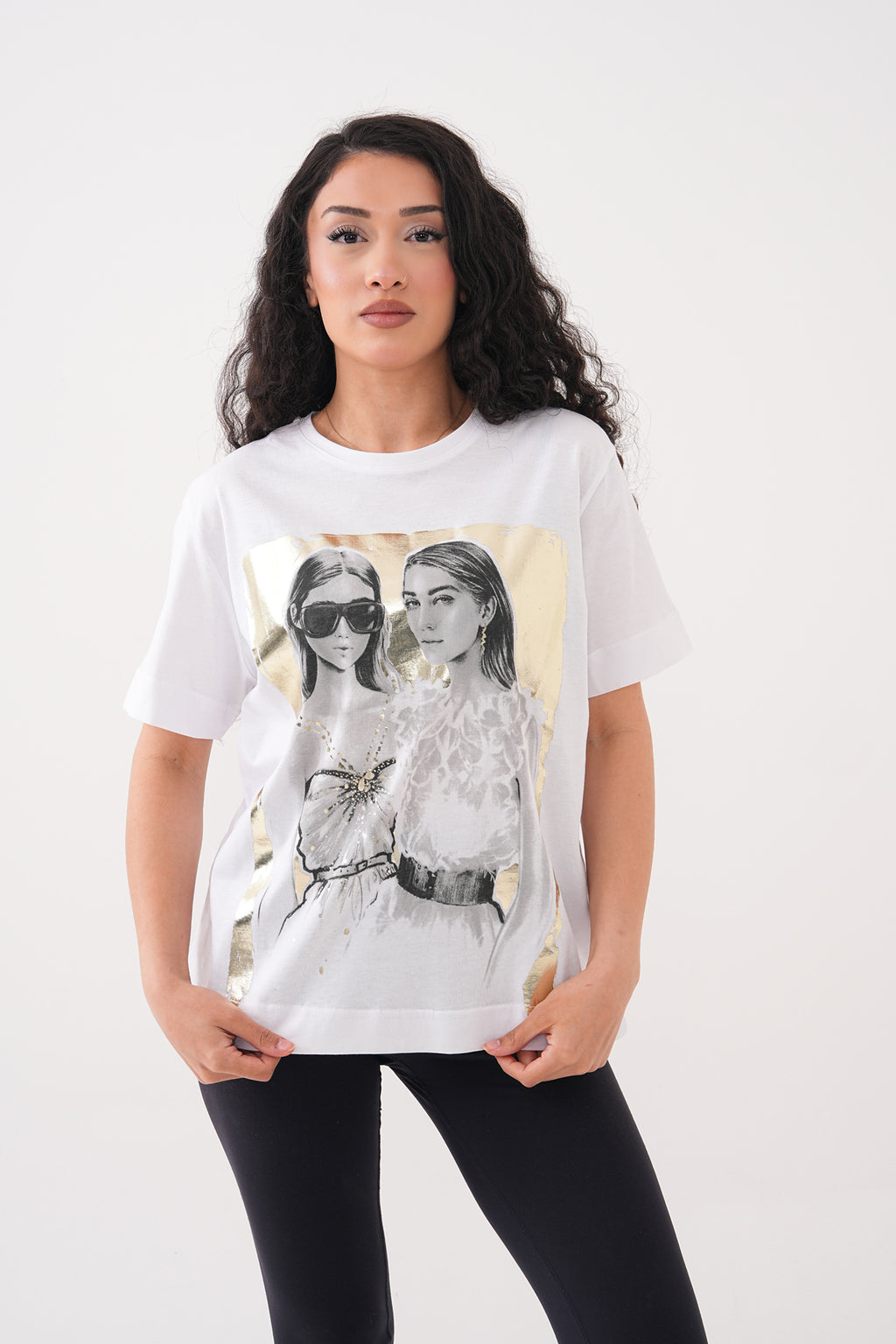 Renk: Beyaz | İki Kadın Figür Baskılı Tshirt