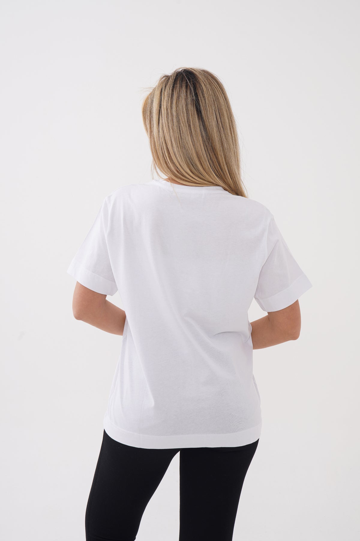 Renk: Beyaz | Line Art Dal Detaylı Çiçek Baskılı Tshirt