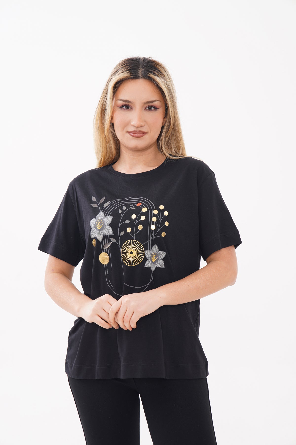 Renk: Siyah | Line Art Dal Detaylı Çiçek Baskılı Tshirt