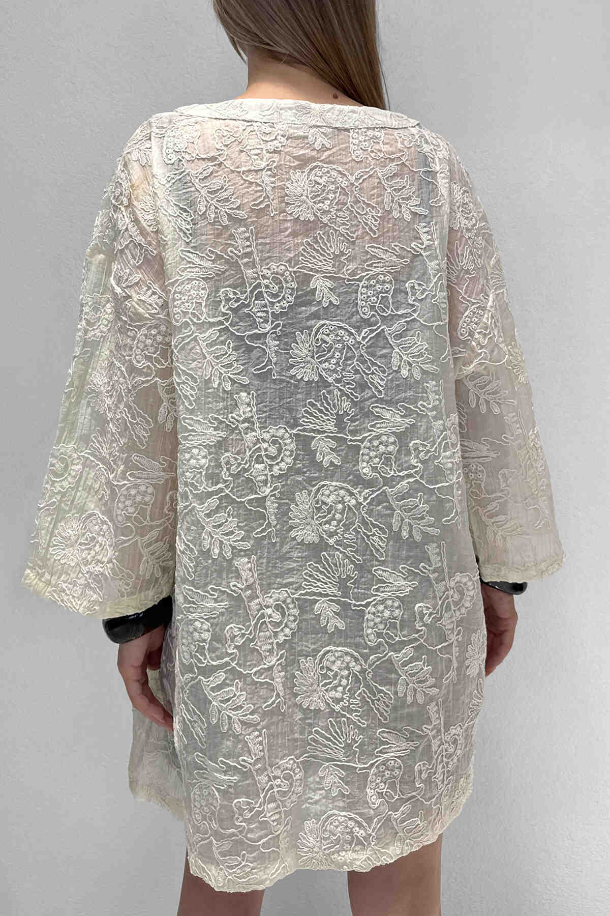 Renk: Ekru | Nakış Detaylı Kimono