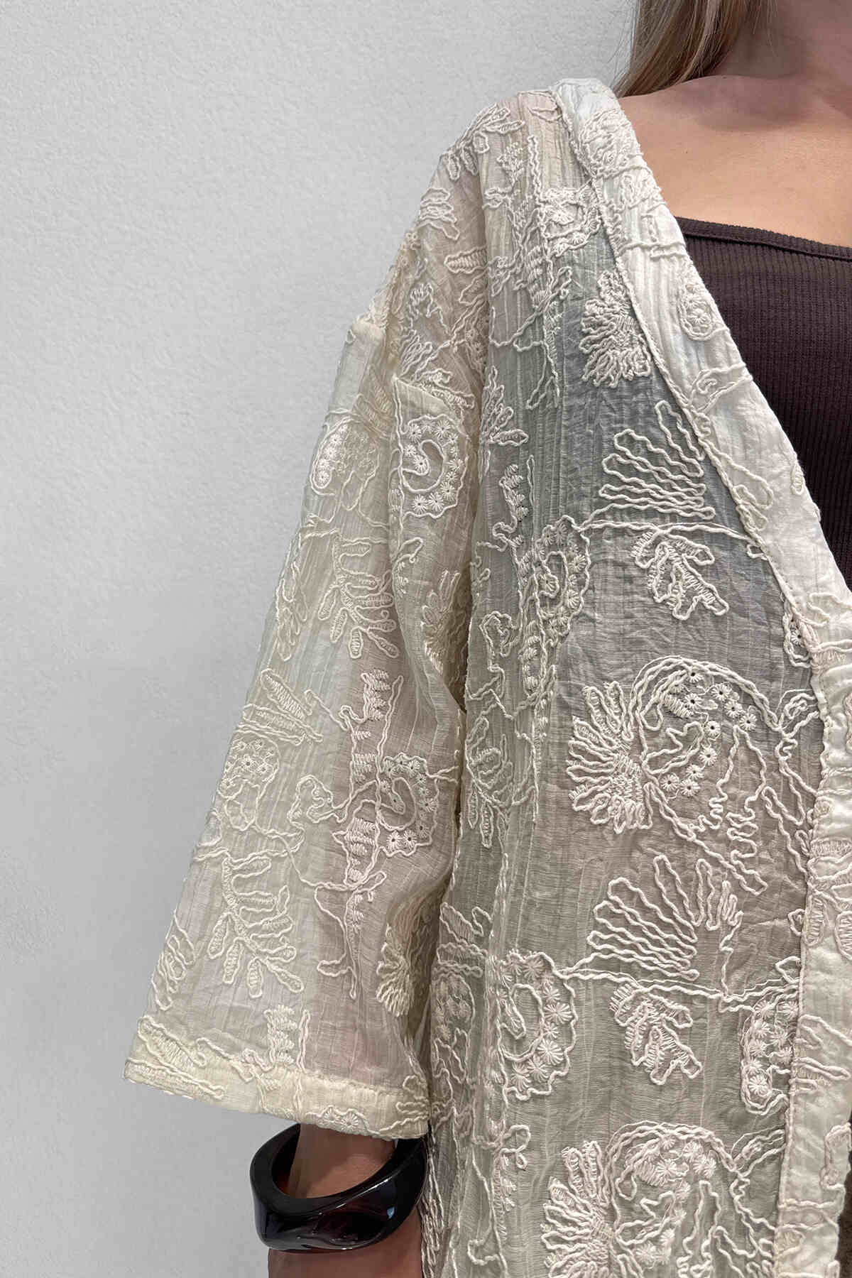 Renk: Ekru | Nakış Detaylı Kimono