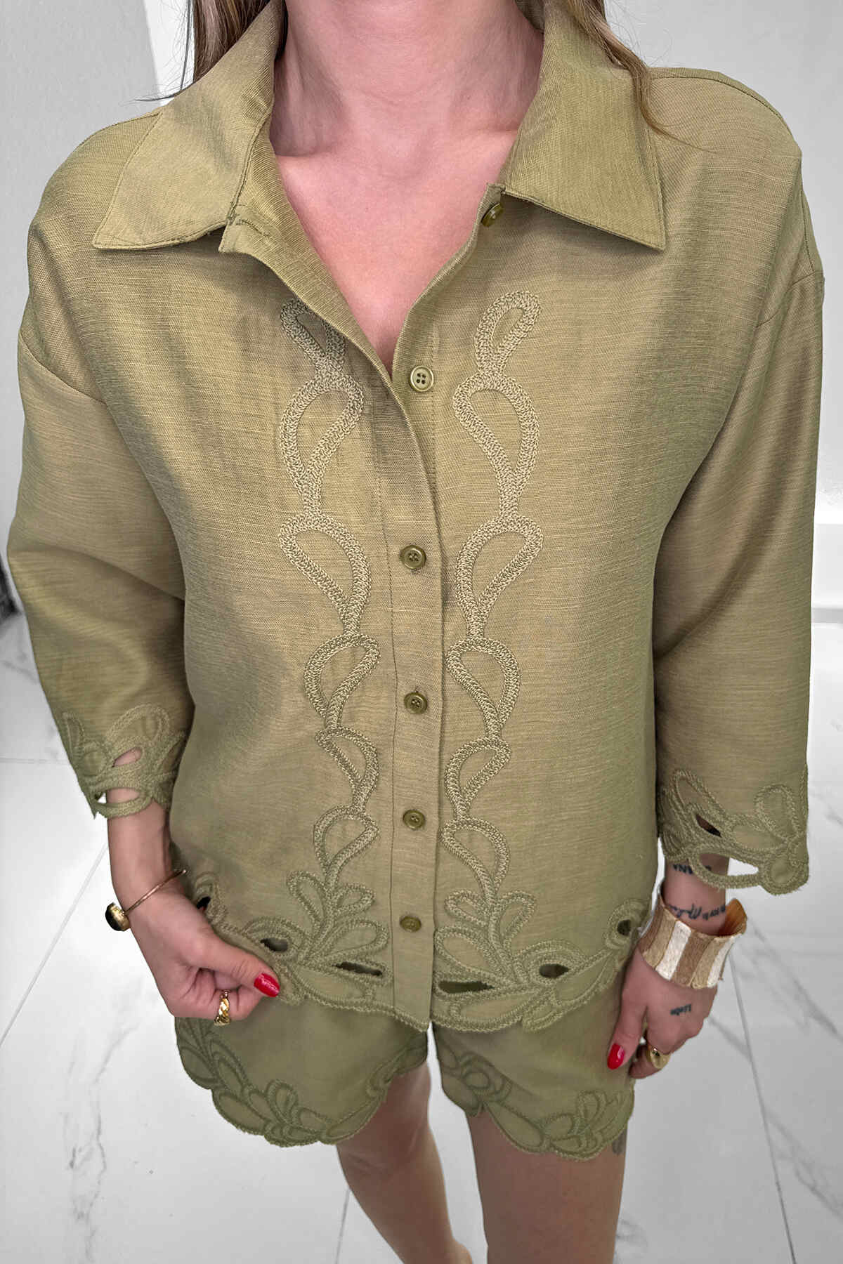 Renk: Olive | Nakış Detaylı Gömlek