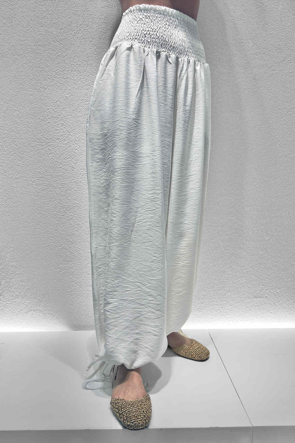 Renk: Ekru | Gipe Bel Detaylı Pantolon