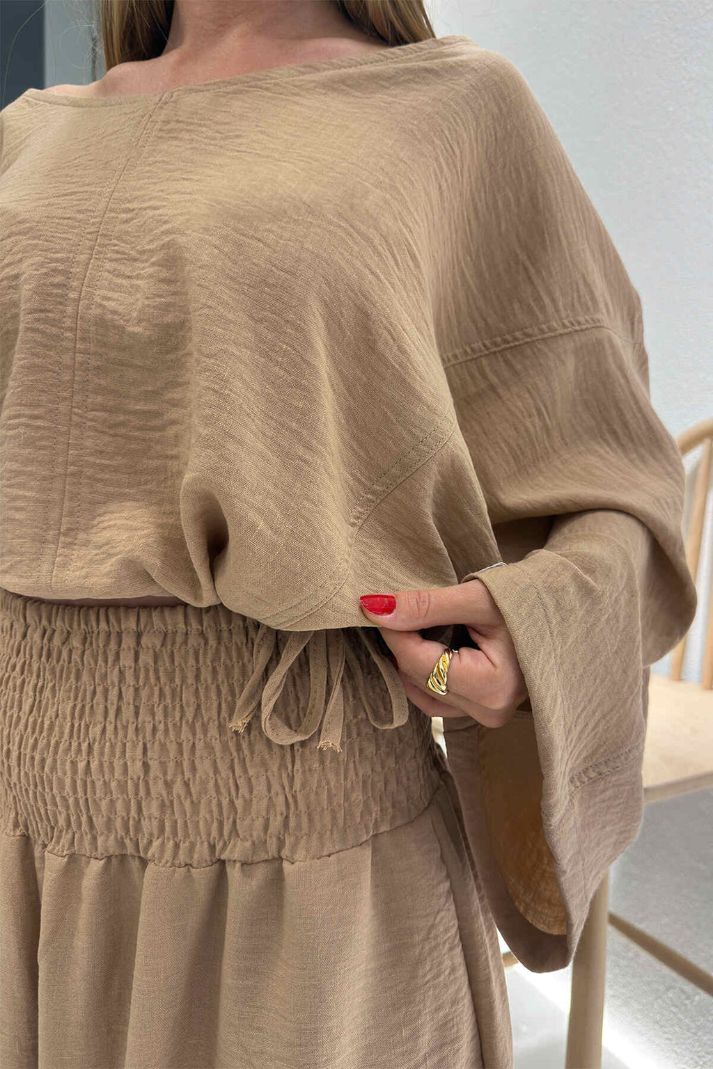 Renk: Bej | Oversize Bağlama Detaylı Bluz