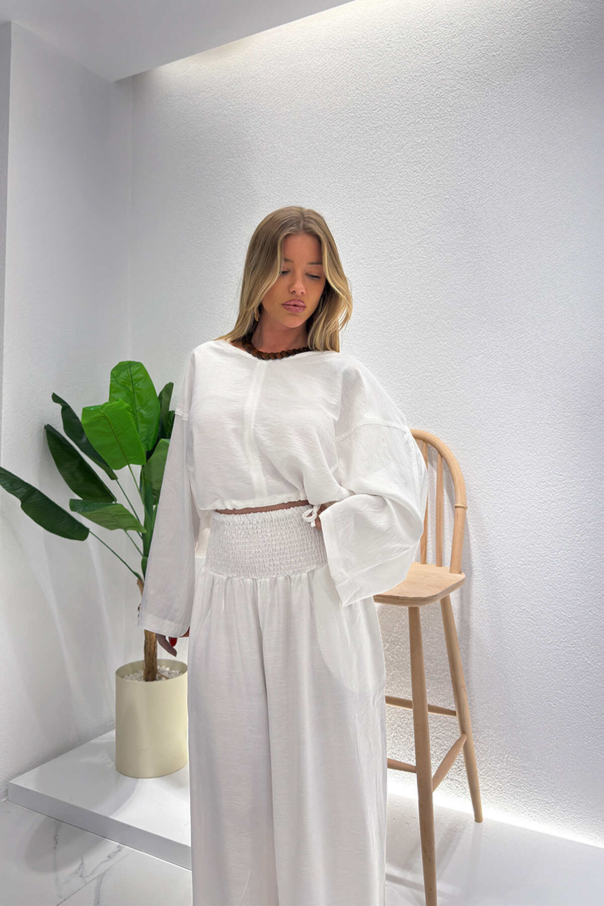 Renk: Ekru | Oversize Bağlama Detaylı Bluz