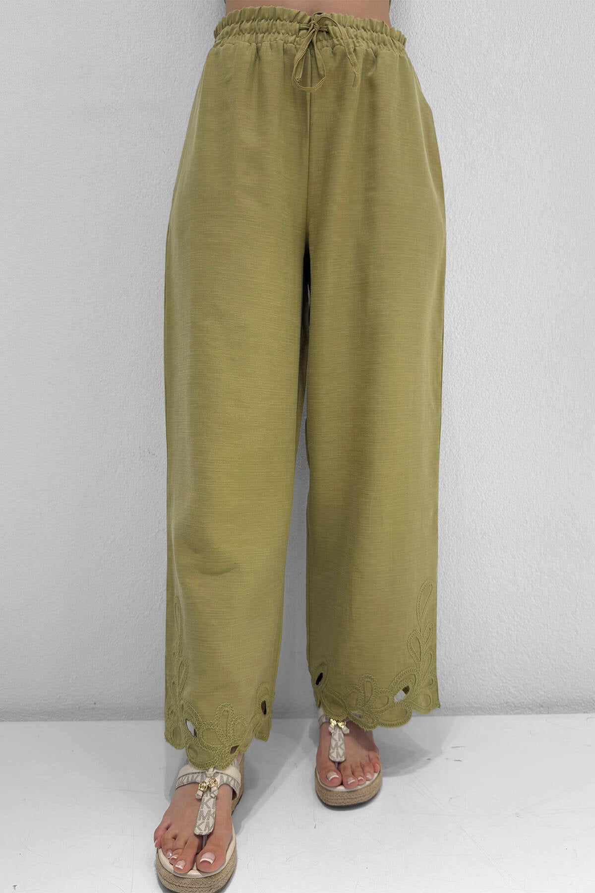 Renk: Olive | Paça Nakışlı Pantolon