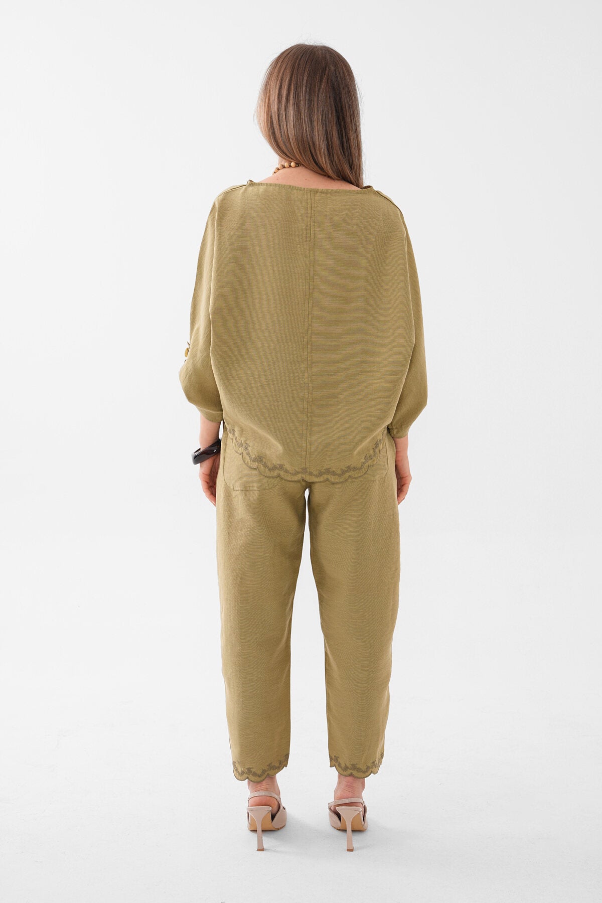 Renk: Olive | Nakış Detaylı Keten Bluz