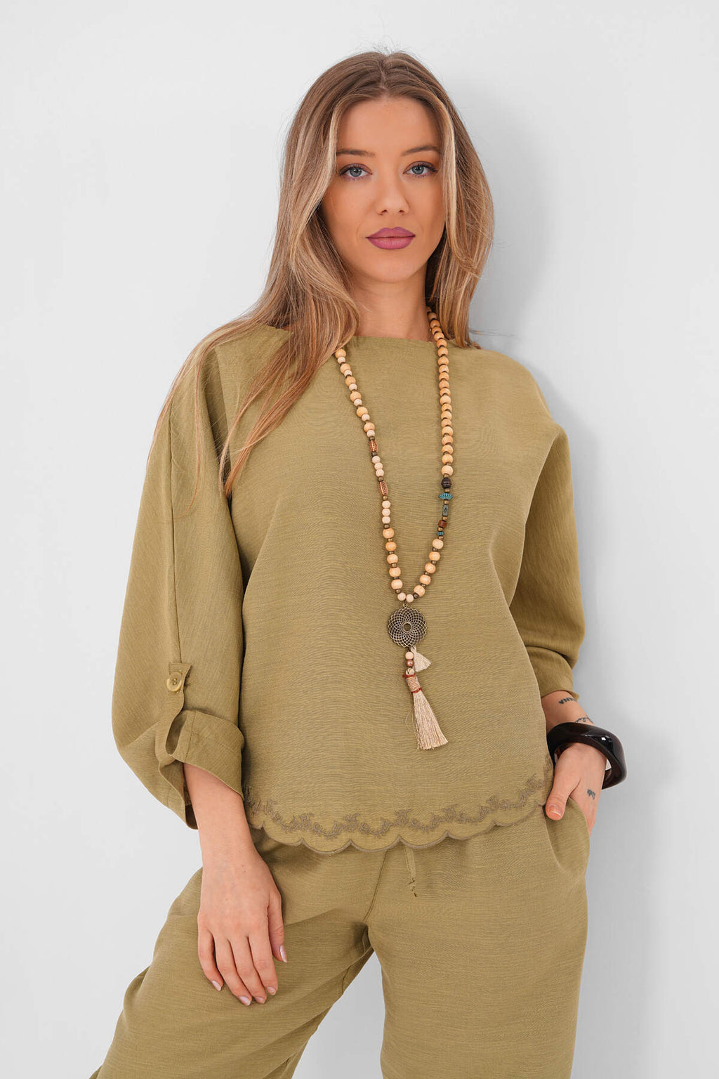 Renk: Olive | Nakış Detaylı Keten Bluz