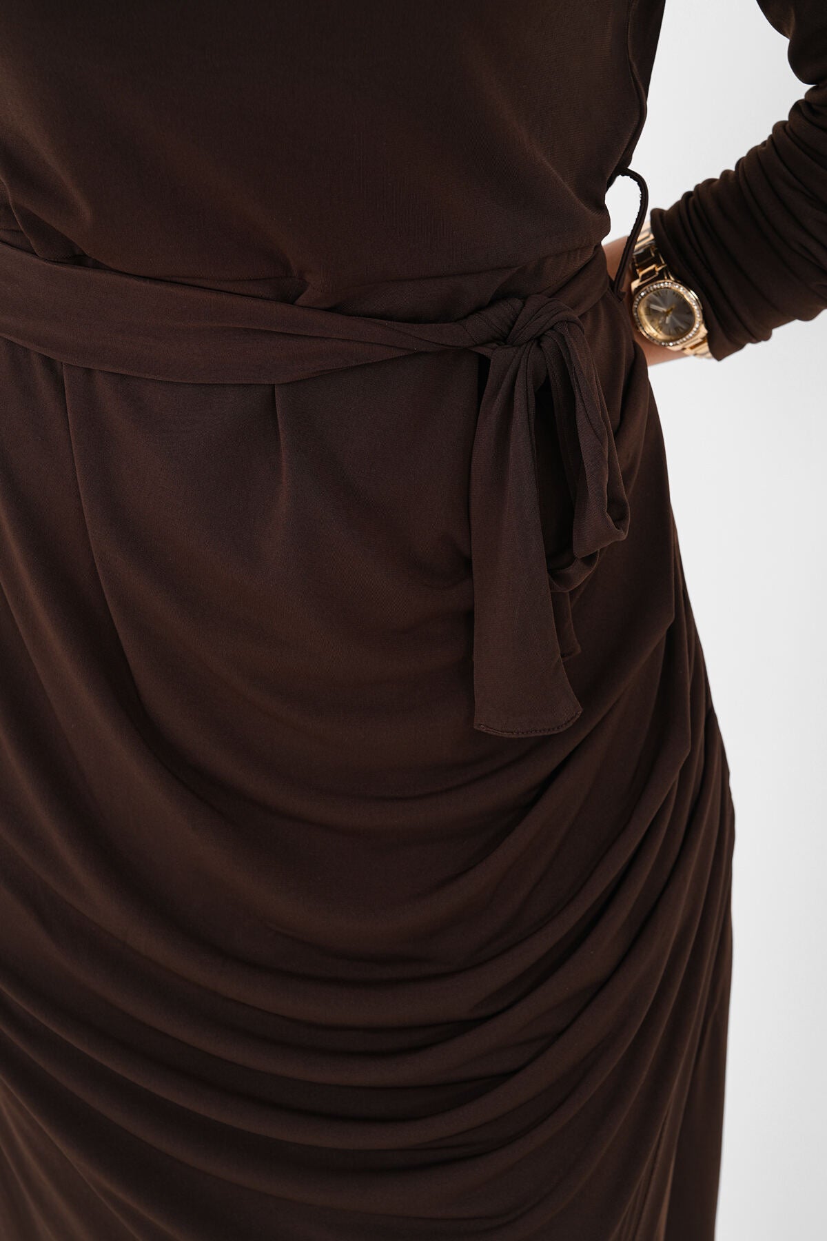 Renk: Kahverengi | Drape Detaylı Midi Elbise