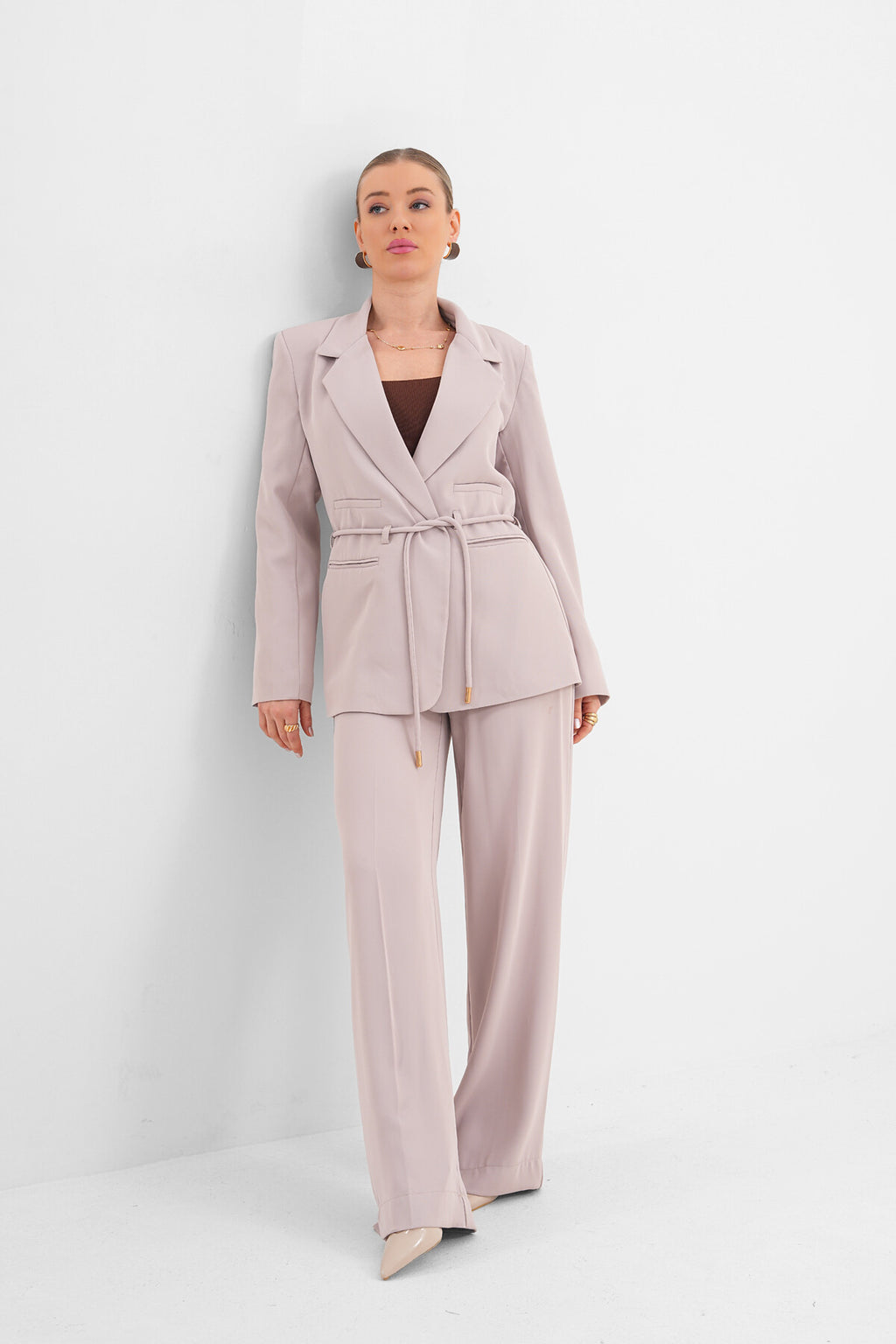 Renk: Bej | Kuşaklı Vatkalı Blazer Ceket