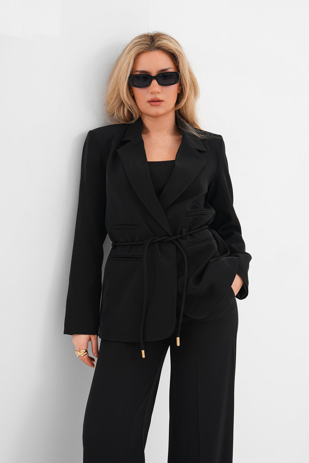 Renk: Siyah | Kuşaklı Vatkalı Blazer Ceket