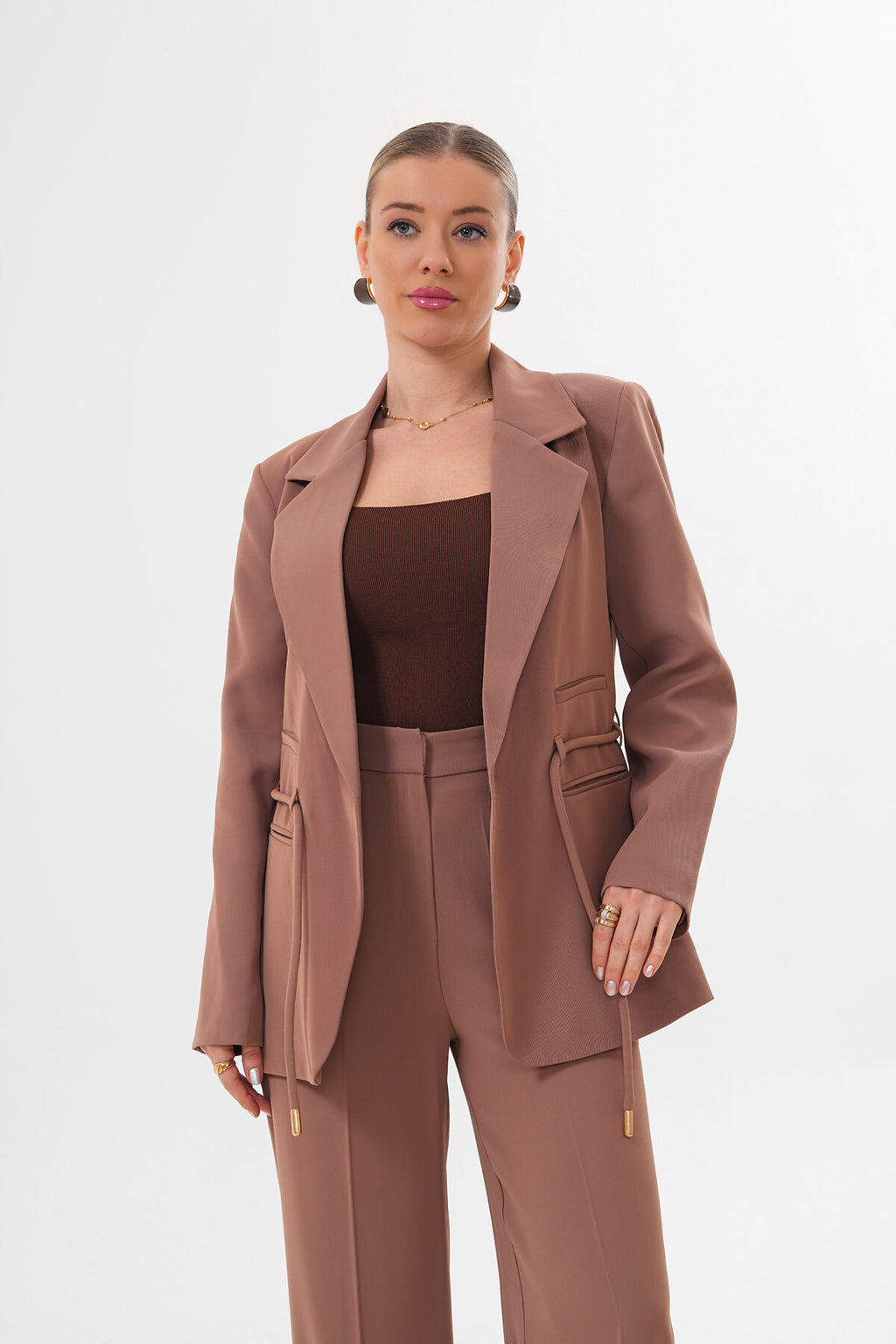 Renk: Vizon | Kuşaklı Vatkalı Blazer Ceket