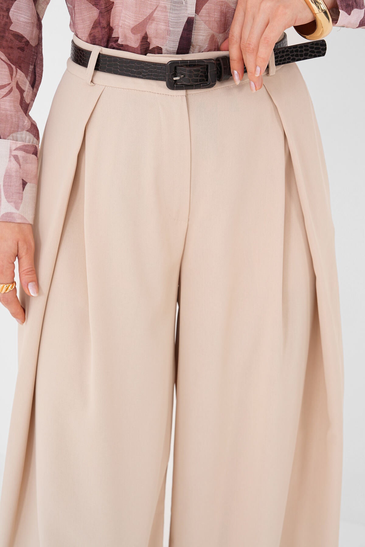 Renk: Krem | Kemerli Geniş Paça Pantolon