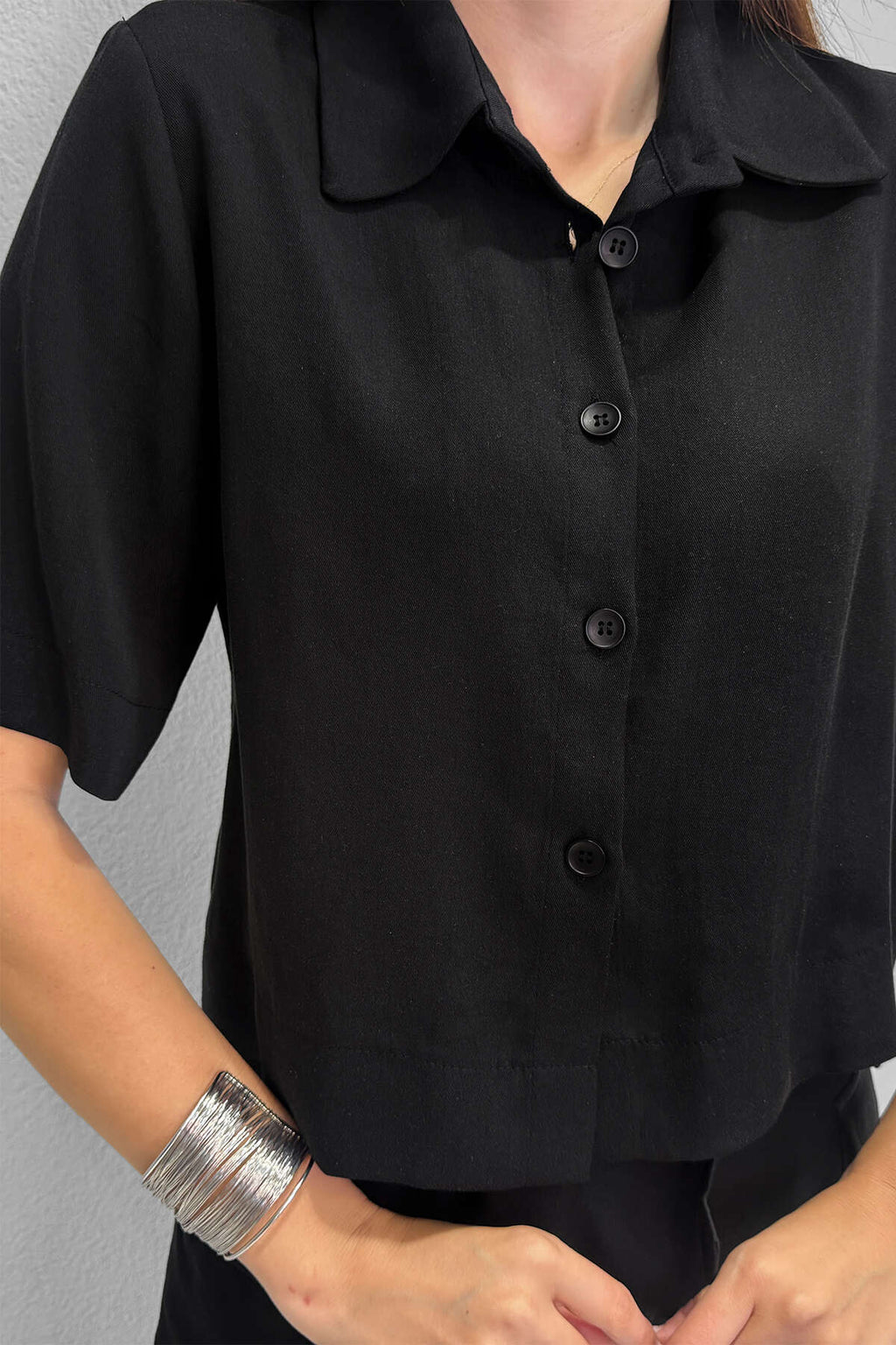Renk: Siyah | Kısa Kollu Tencel Gömlek