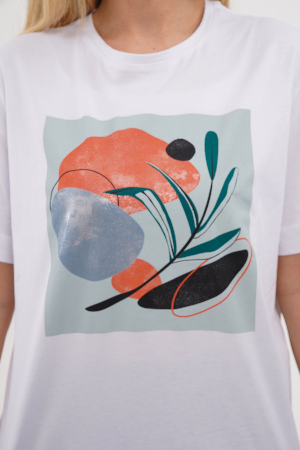 Renk: Beyaz | Pastel Çiçek Baskılı Tshirt
