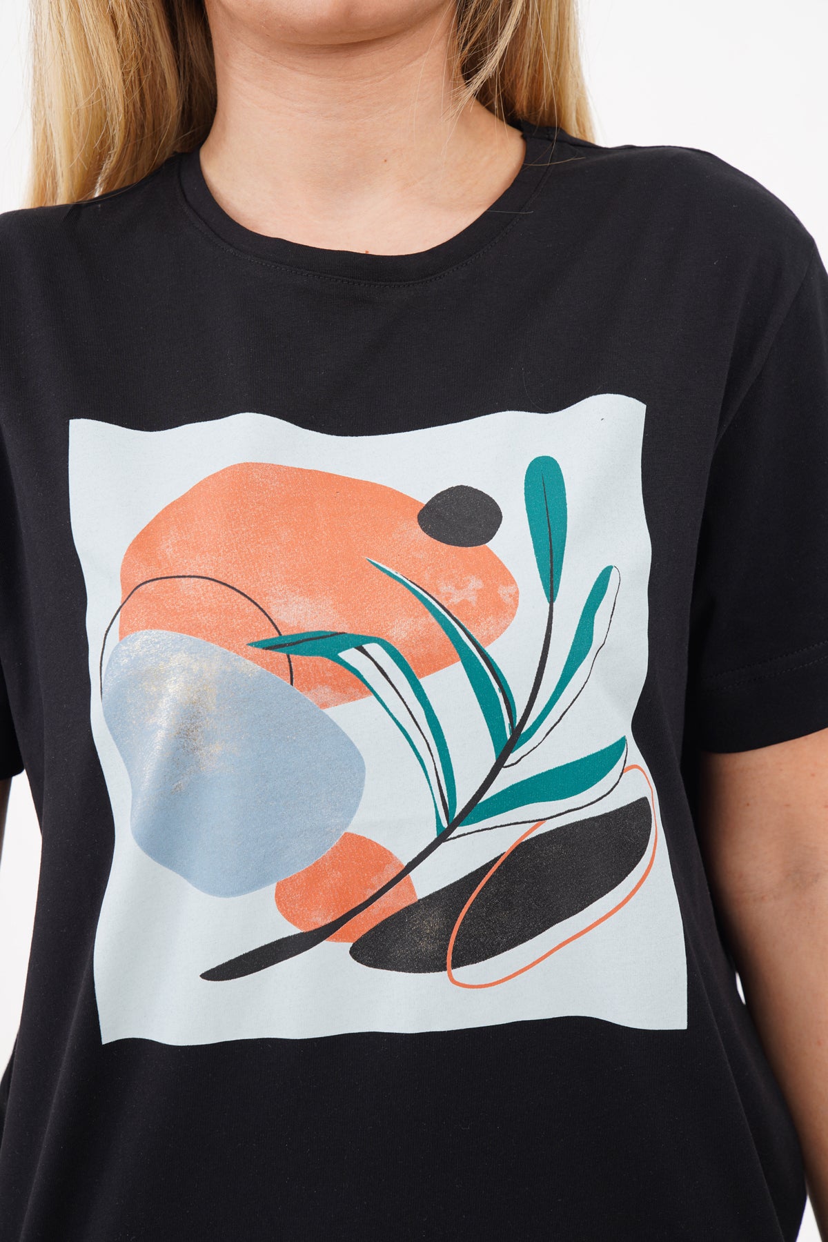 Renk: Siyah | Pastel Çiçek Baskılı Tshirt