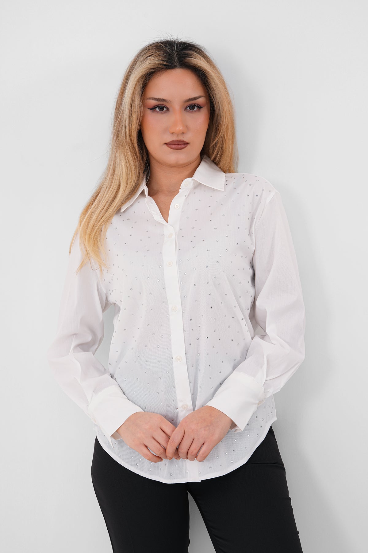 Renk: Beyaz | T8006 Taş Detaylı Gömlek
