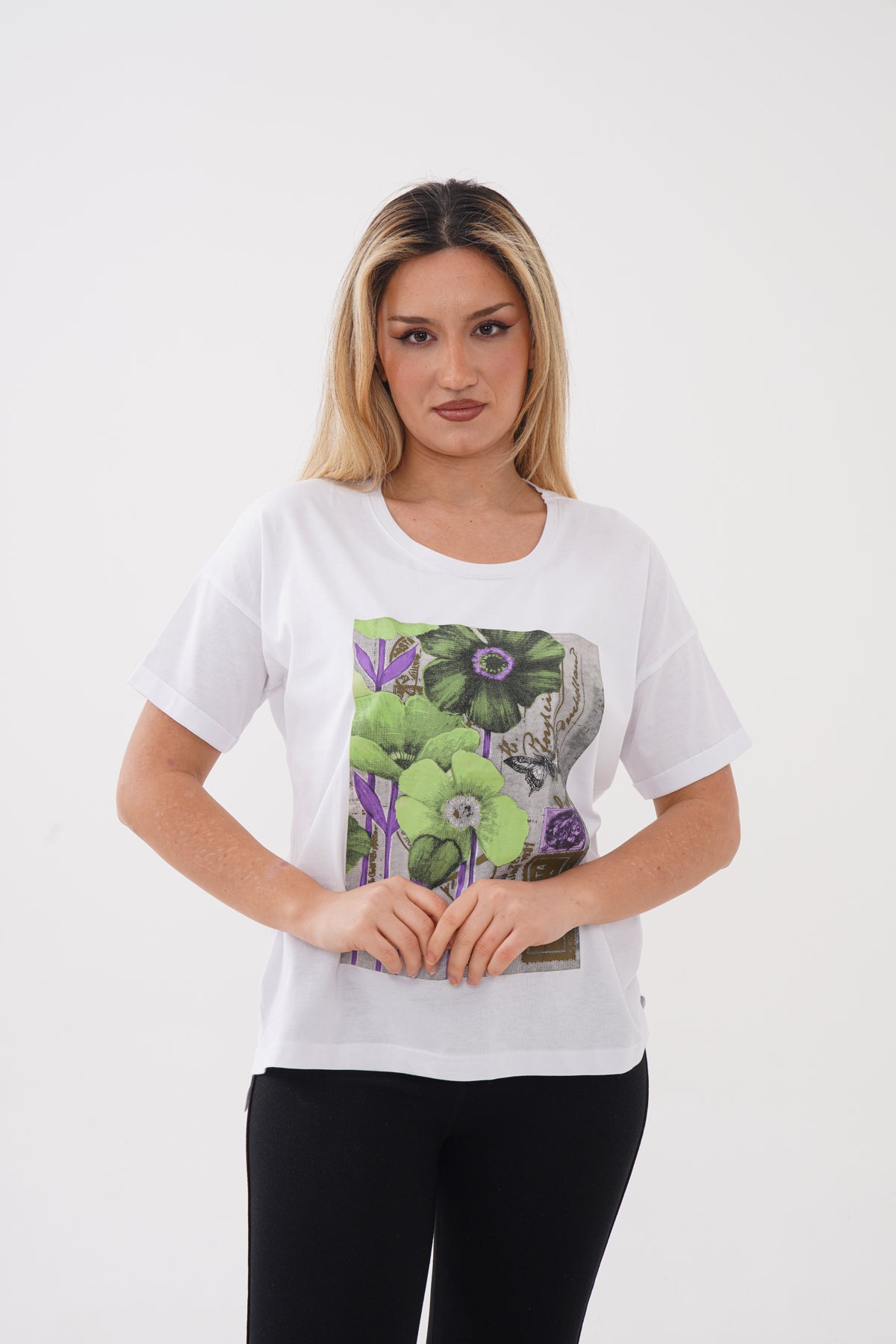 Renk: Beyaz | Vintage Çiçek ve Kelebek Baskılı Tshirt