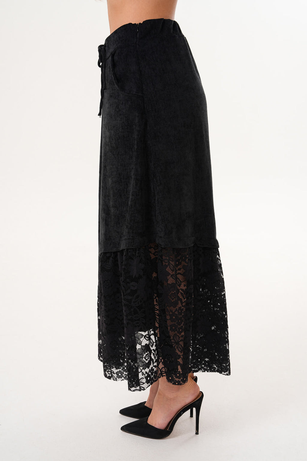 Renk: Siyah | Yan Dantelli Kadife Etek
