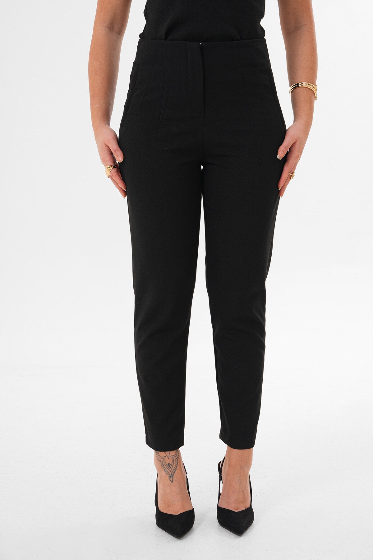 Renk: Siyah | Yüksek Bel Dikiş Detaylı Crop Fit Pantolon